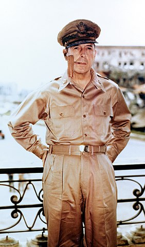 Wikipedia photo of U.S. commander Douglas MacArthur